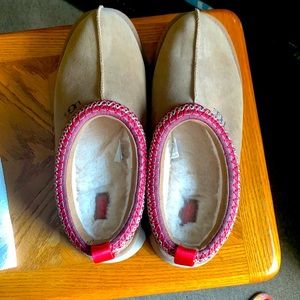 UGG Women’s Tazz Suede Slippers, size 12